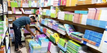 أزمة الكتاب المدرسي: بين شح المكتبات وسلطوية القسم