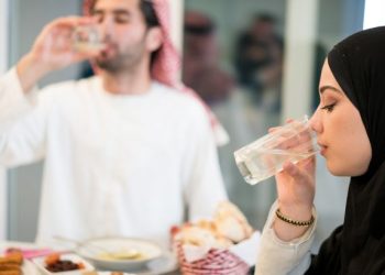 بين الإفطار والسحور… سرّ الترطيب الذكي في رمضان