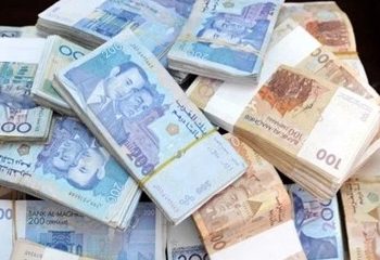 الأداء بـ“الكاش” في المعاملات الكبرى.. بين حرية التعامل وتشديد الرقابة القانونية