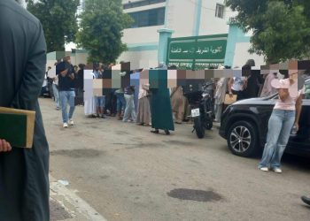 اكتظاظ وفوضى في التسجيل بثانوية الشريف الإدريسي بتطوان.. وأولياء الأمور يطالبون بالتدخل