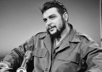 إعدام تشي غيفارا… حين تحوّل الثائر إلى أيقونة عالمية